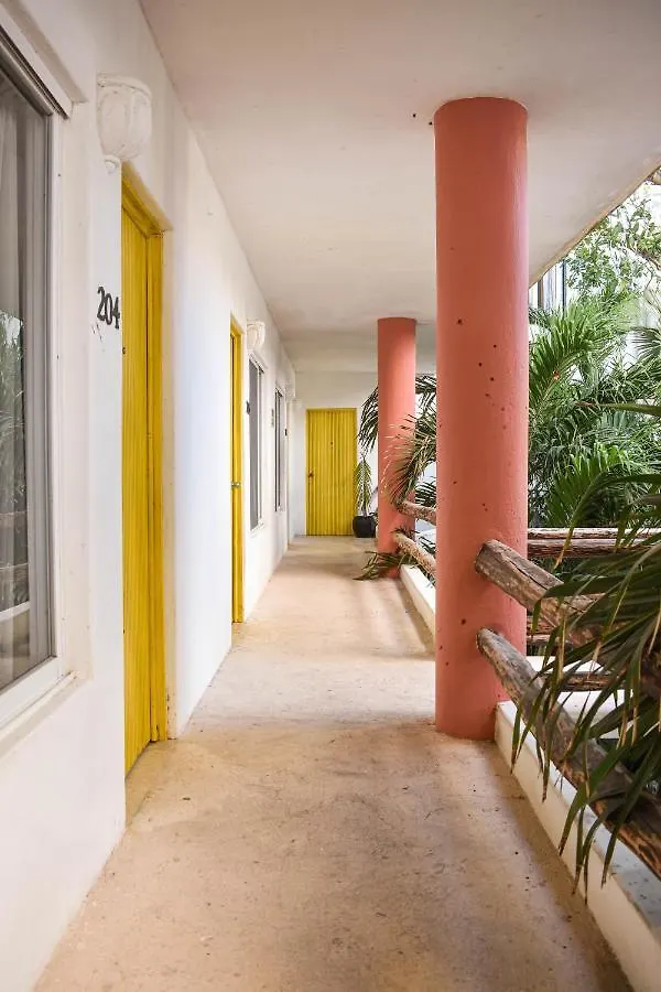 Rustik-Inn Rooms Playa del Carmen Hotel