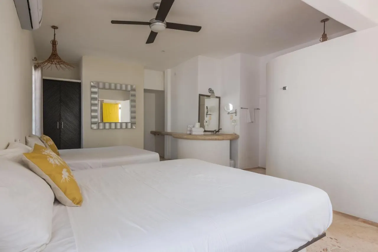 ** Hotel Rustik-Inn Rooms Playa del Carmen Mexico