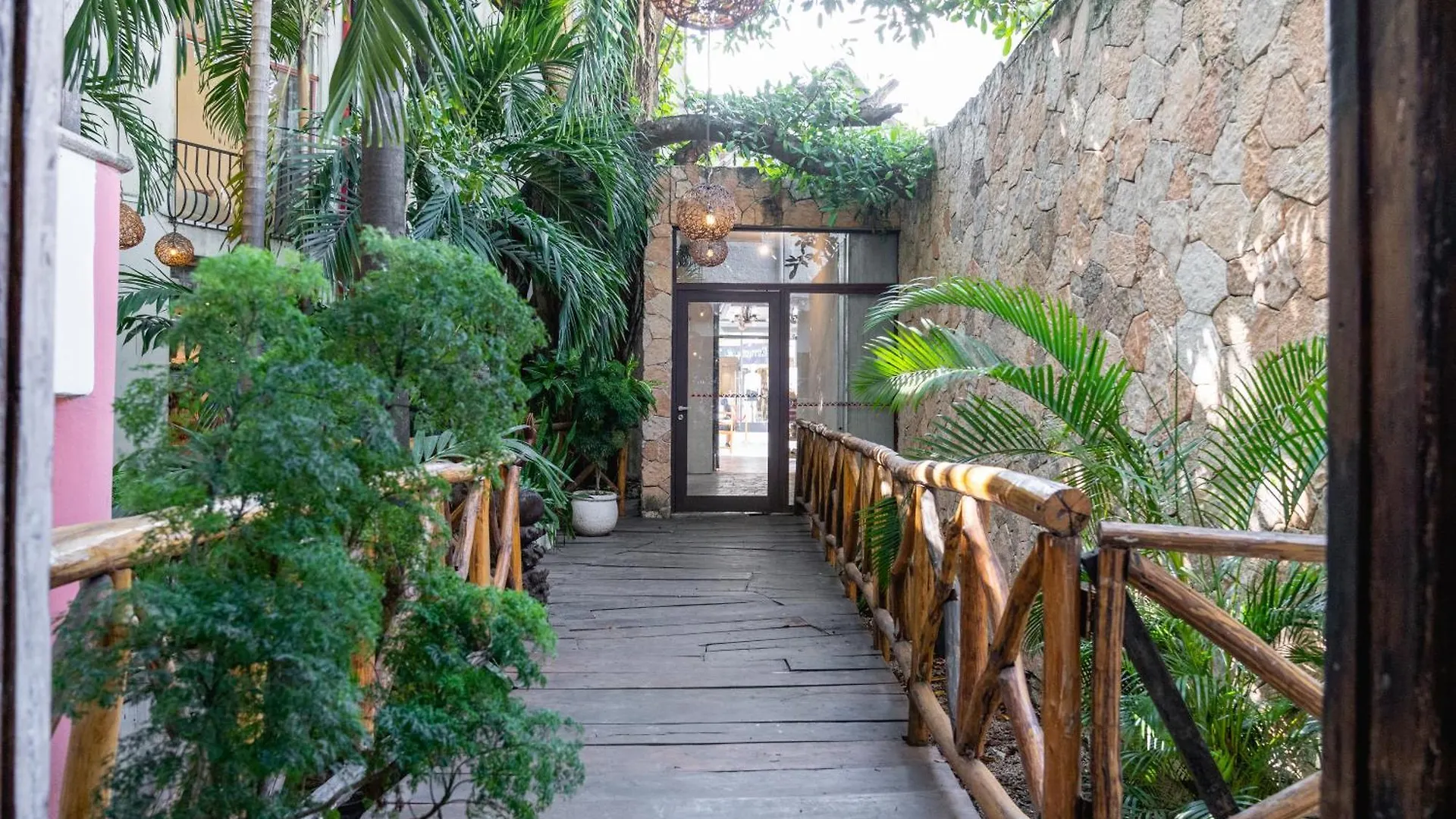 Rustik-Inn Rooms Playa del Carmen Hotel